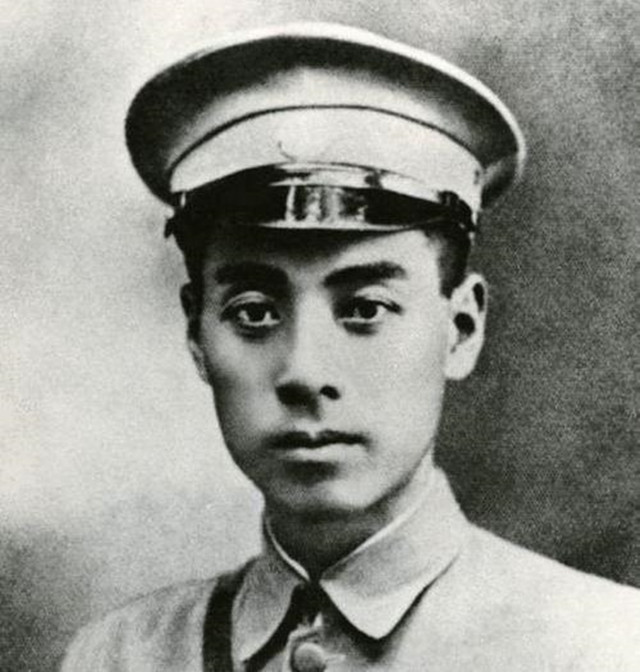 张克侠：蒋介石赐佩剑将军，潜伏敌营20年，起义