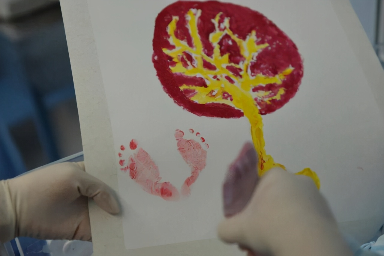 Why do newborns "keep their footprints"? The hospital is not to make