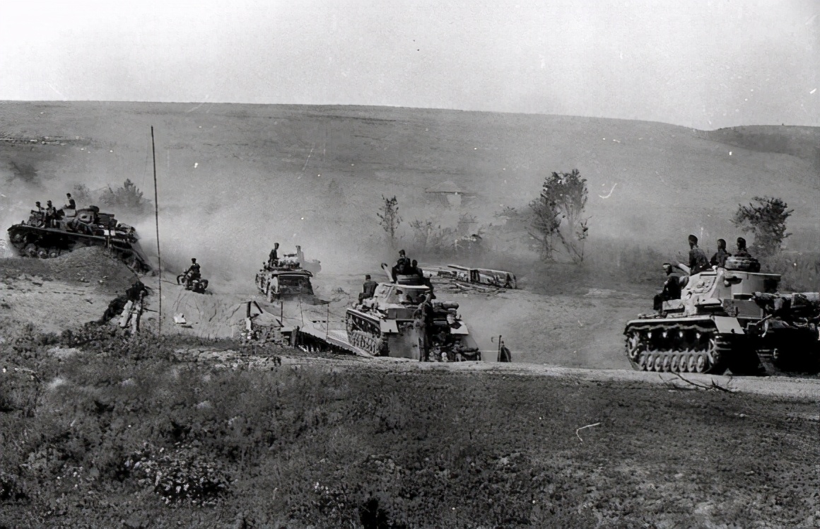 毛主席提前四个月判断斯大林格勒战役结局，《解放日报》成神预言