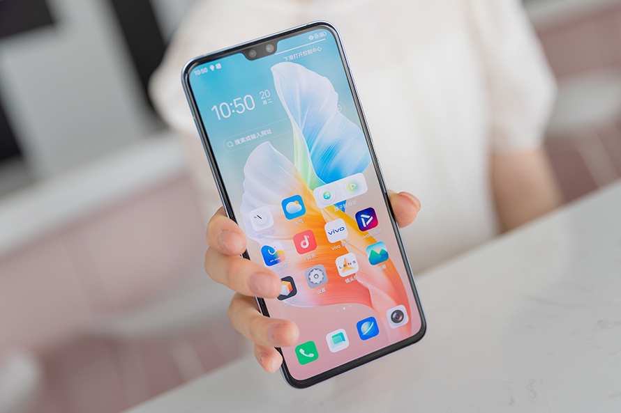 vivo S10 Pro手机评测 绮光焕彩与美颜自拍捕获小姐
