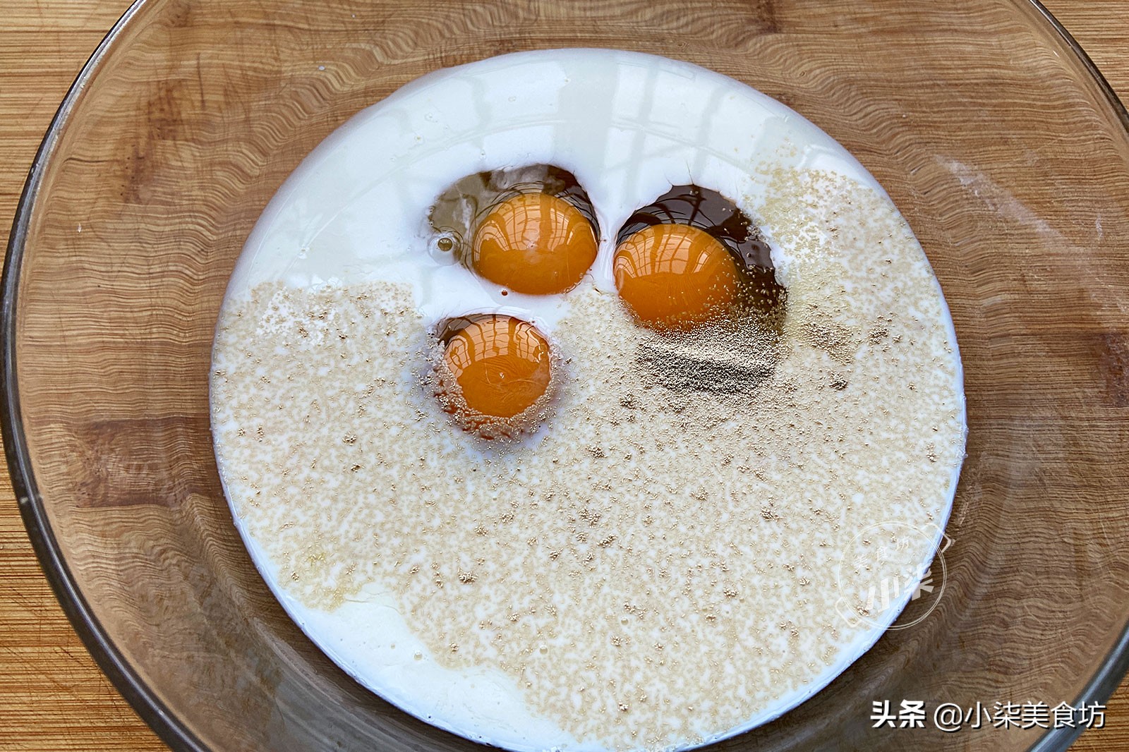 Fat cake lazy recipe, a bowl of flour 3 eggs, chopsticks a stir, soft and not collapse, super delicious