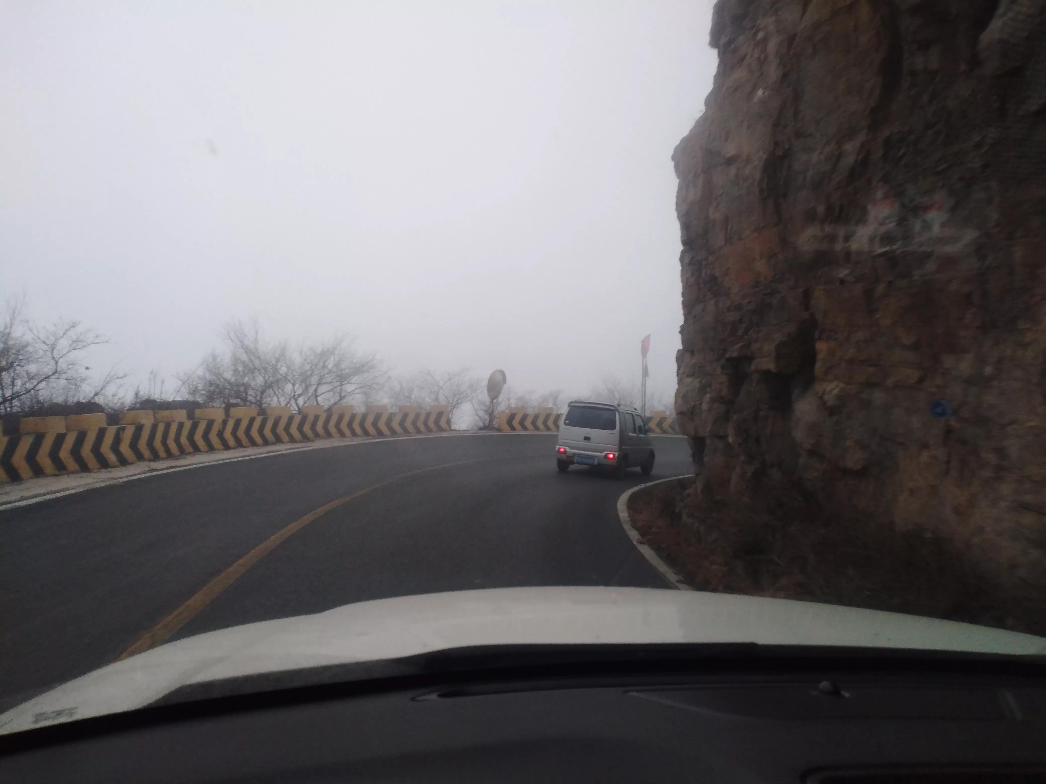 這條盤山公路，各種彎道隧道繞，就藏鄭州周邊，你知道哪兒嗎