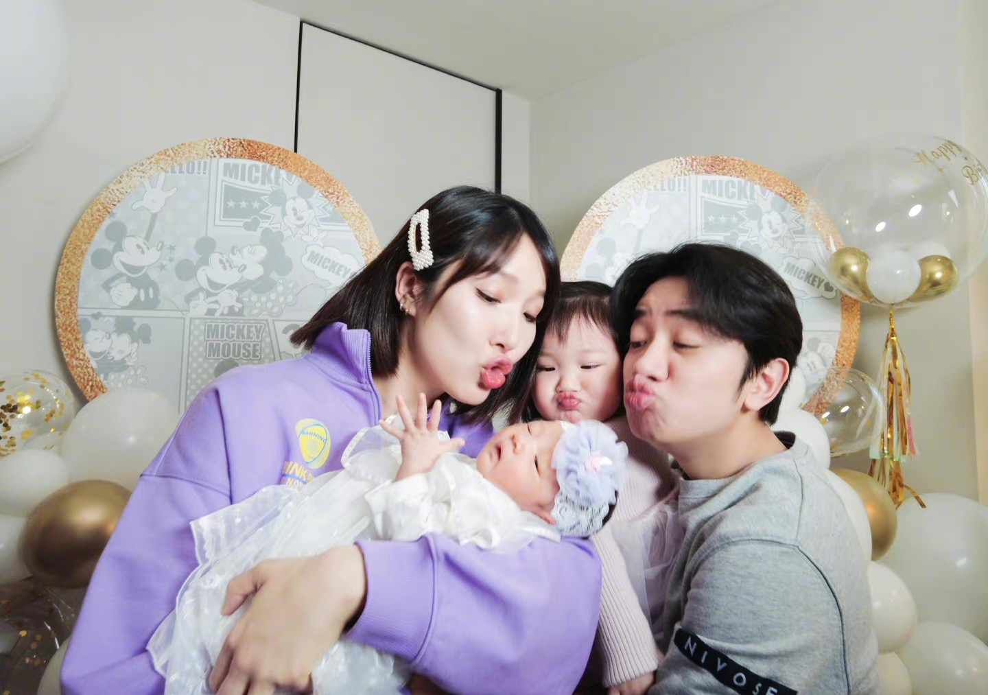 王祖藍曬照官宣二胎生女，小寶貝正面照曝光，李亞男身材恢復神速