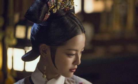 不是雍正生母，也非养母，但死后被追封为皇贵