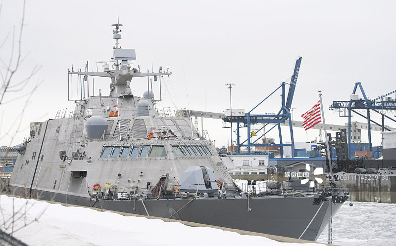 加拿大铁心亲美，却连遭美欺负，双方军舰对峙，加舰载机确认坠毁