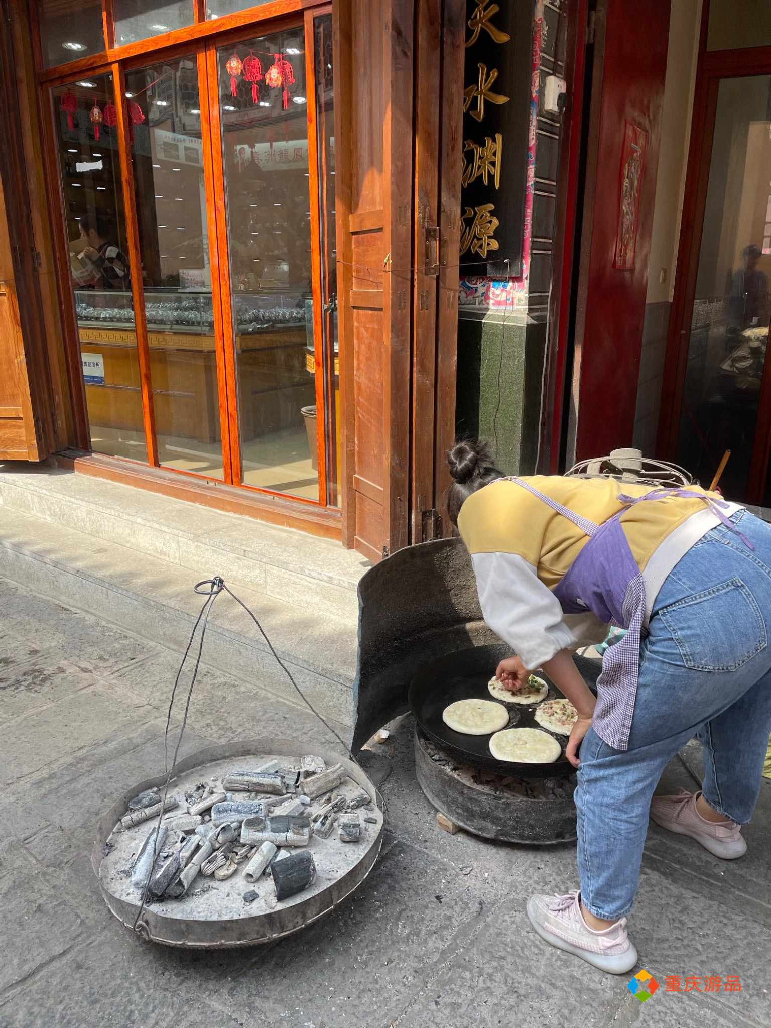 云南大理奇遇：重庆小夫妻遇上文创咖啡，满大街的超跑都是租的？