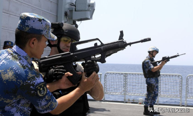 为什么解放军步枪上很少装瞄准镜，美国步枪瞄