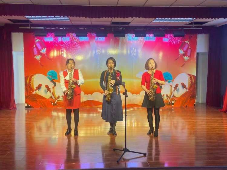 玉泉区公益培训结业汇报演出热闹开演