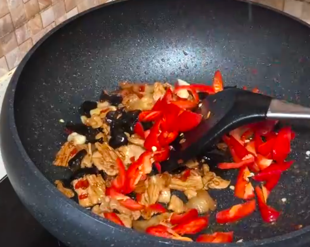 圖片[7]-木耳炒肉的做法 肉片滑嫩可口冬天要多吃-起舞食譜網