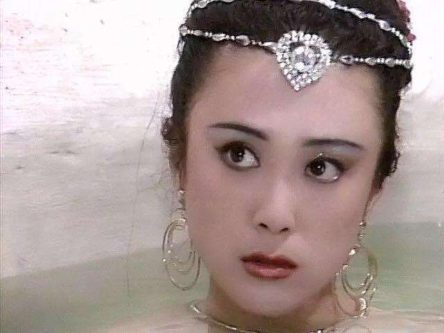 “最美妲己”傅艺伟：25岁爆红后息影经商败光家