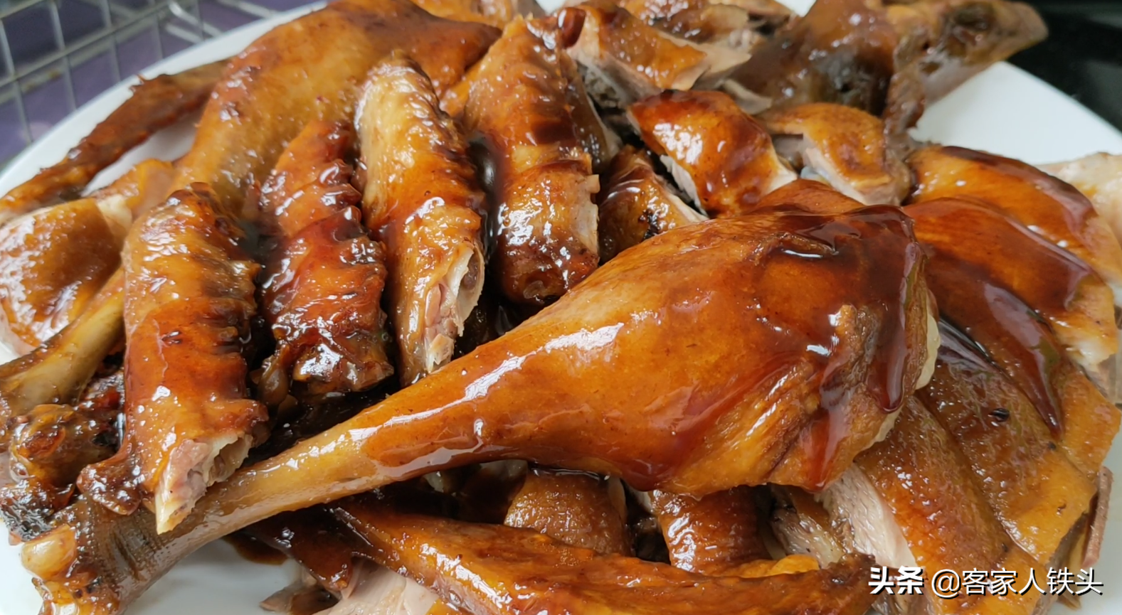 廣東人愛吃的碌鵝：教你家常做法，配料簡單步驟少，1大隻不夠吃