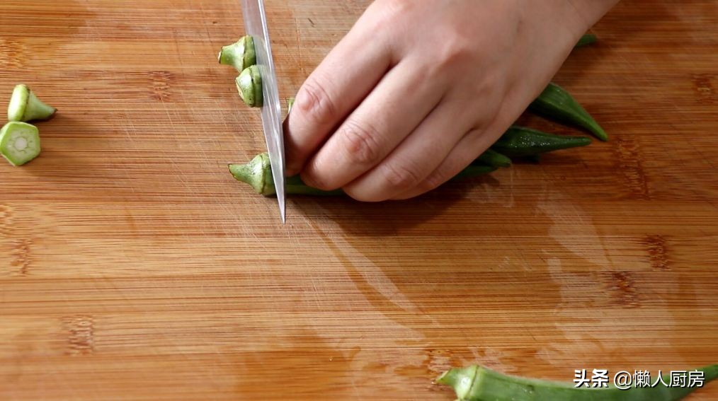 秋葵怎么做好吃？配上大虾这样蒸，吃起来又鲜又香，爽脆可口