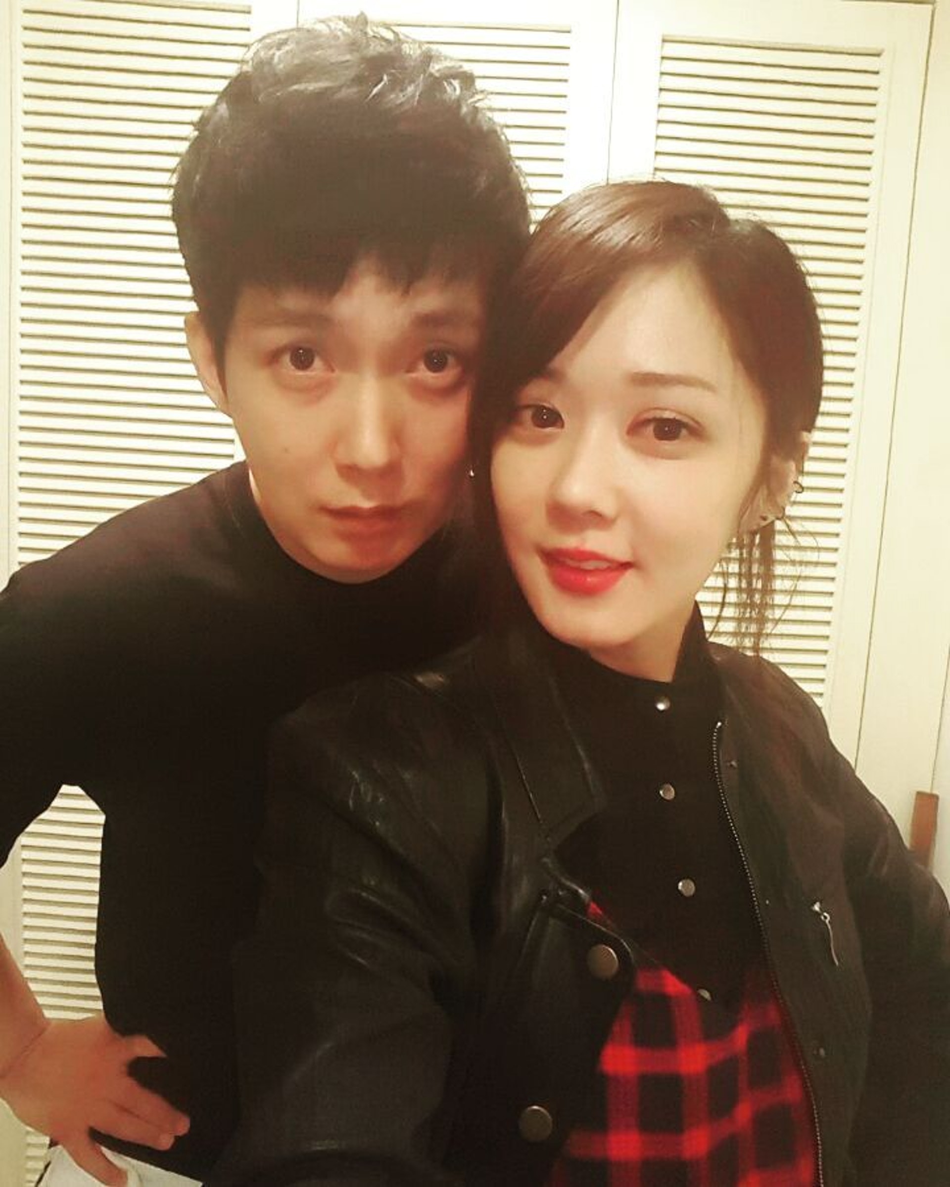 张娜拉全家高颜值！44岁哥哥如小鲜肉，兄妹常被误会是情侣