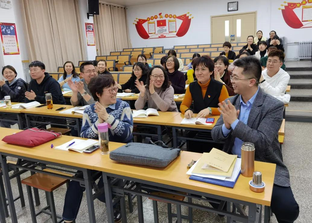 3月4日,济南市历下区教体局中学教研室英语教研员赵磊来到济南市燕山