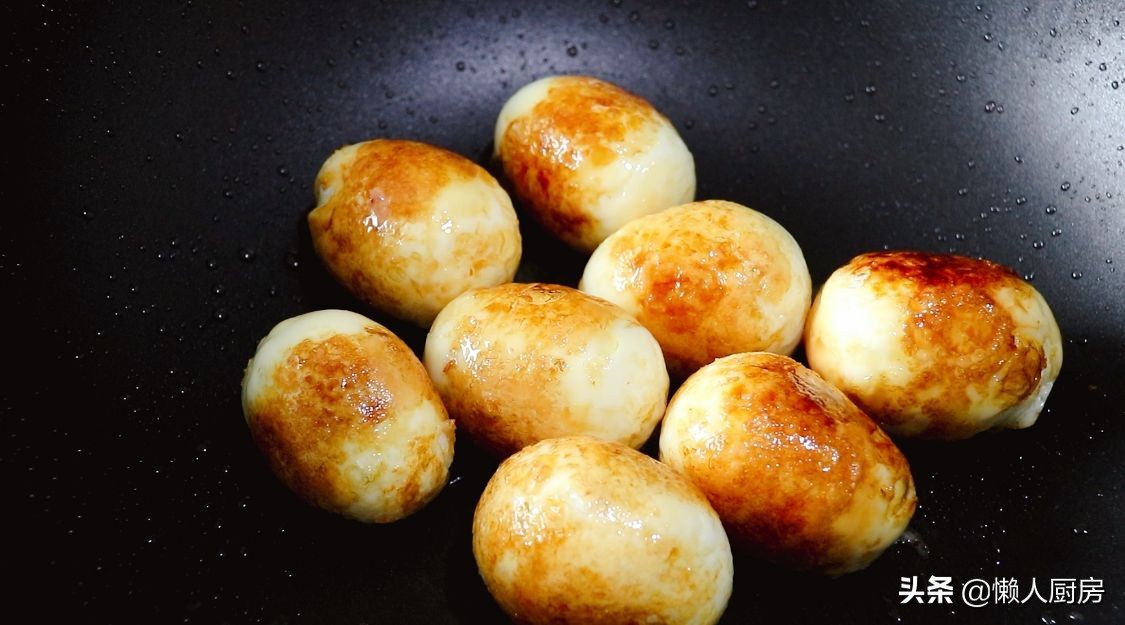 過年吃點不一樣的，用可樂雞翅的做法做雞蛋，酥酥的表皮，超好吃