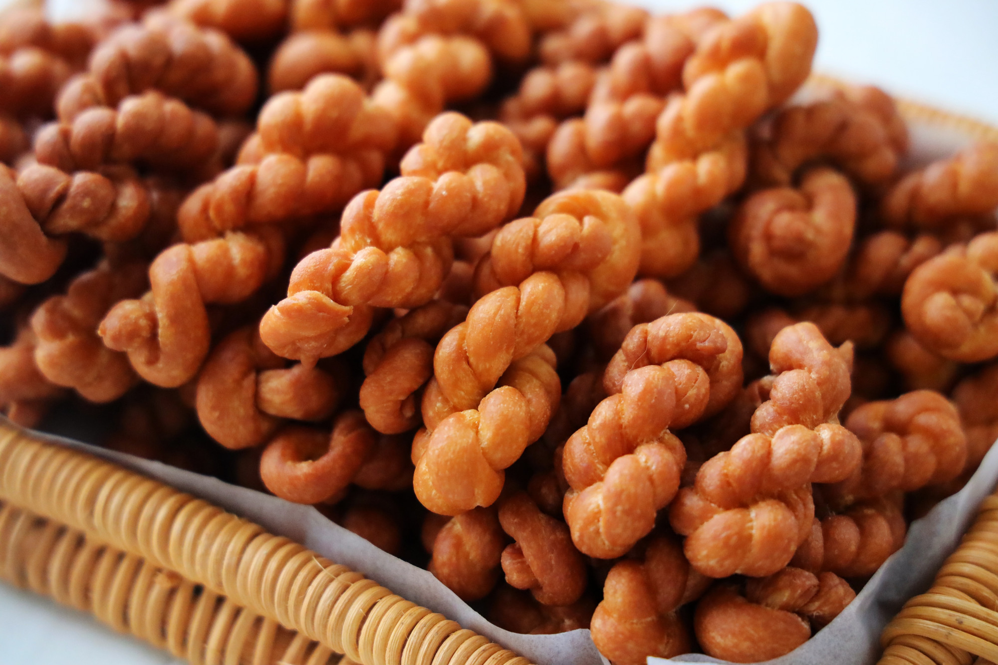 小时候，逢年过节必做的小零食，又酥又脆，制作简单，家人超爱吃