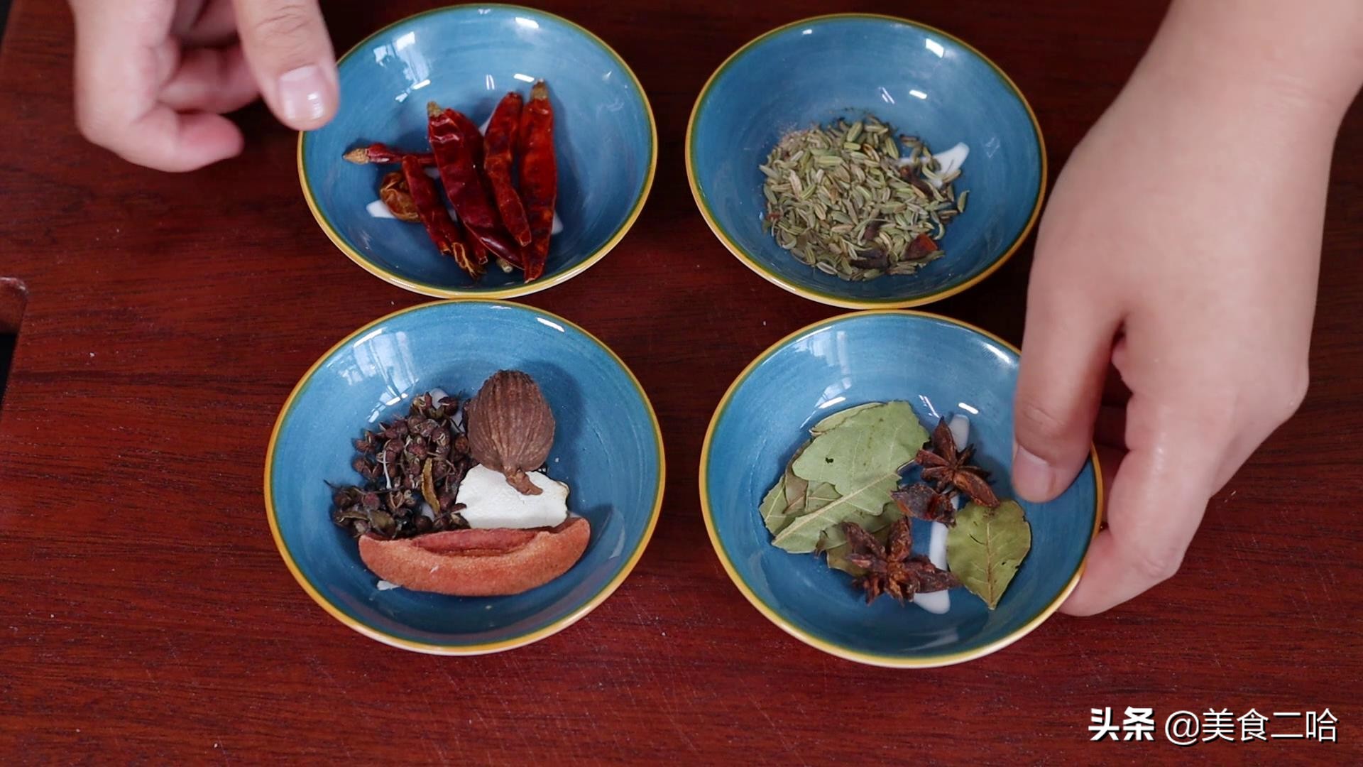 手抓餅也能做肉夾饃，滷肉爽滑軟爛，燒餅香脆掉渣，完美的味道