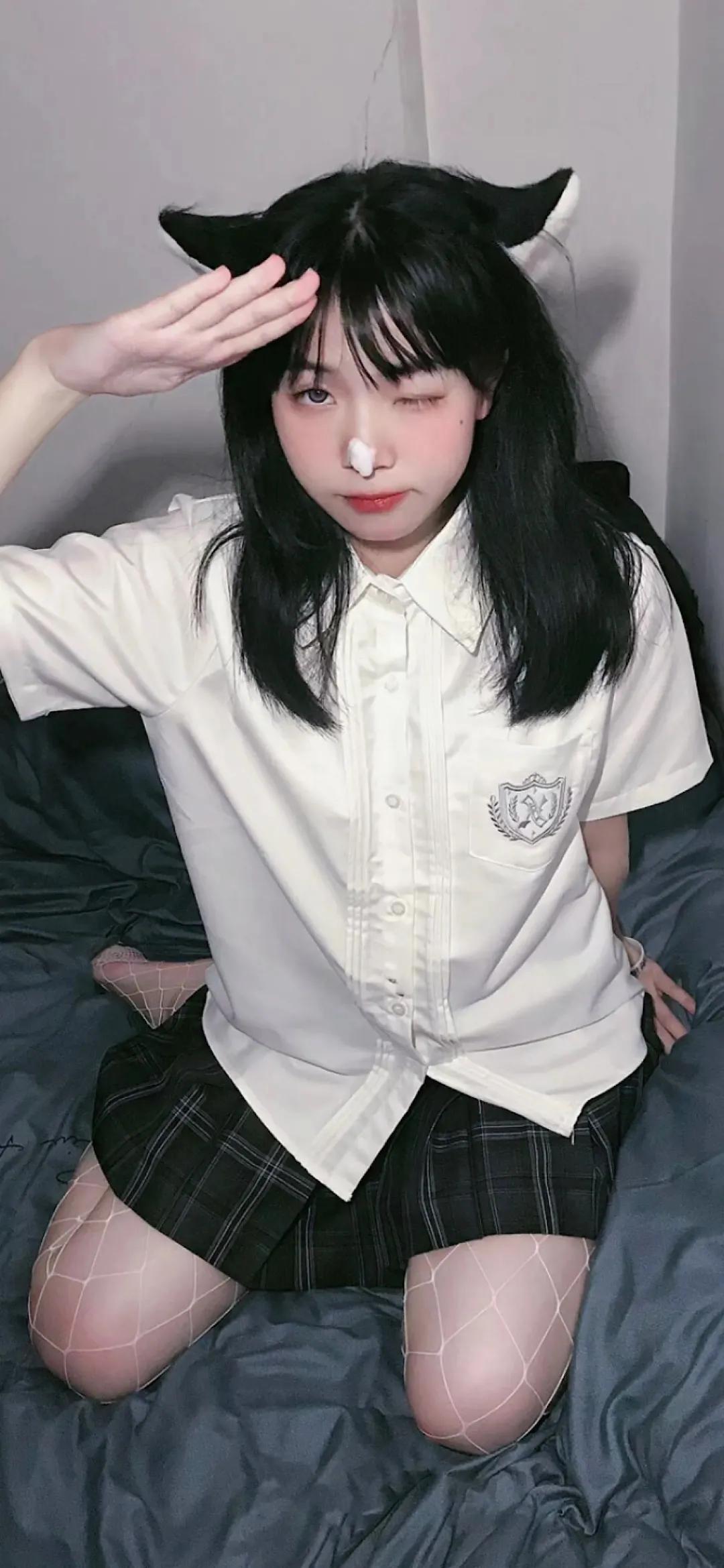 渣男壁纸   曾靠泳装迷倒路人 图片