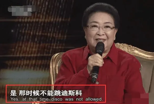 费翔第一次上春晚全程上半身镜头,导演很无奈