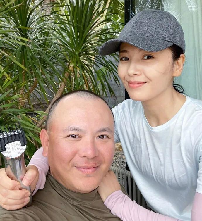 Does Guan Xiaotong rely on Lu Han to draw resource? 