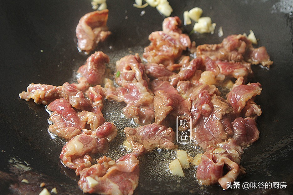 在家怎么做炒面才好吃？尝试这个做法，不粘不坨，味美又好吃