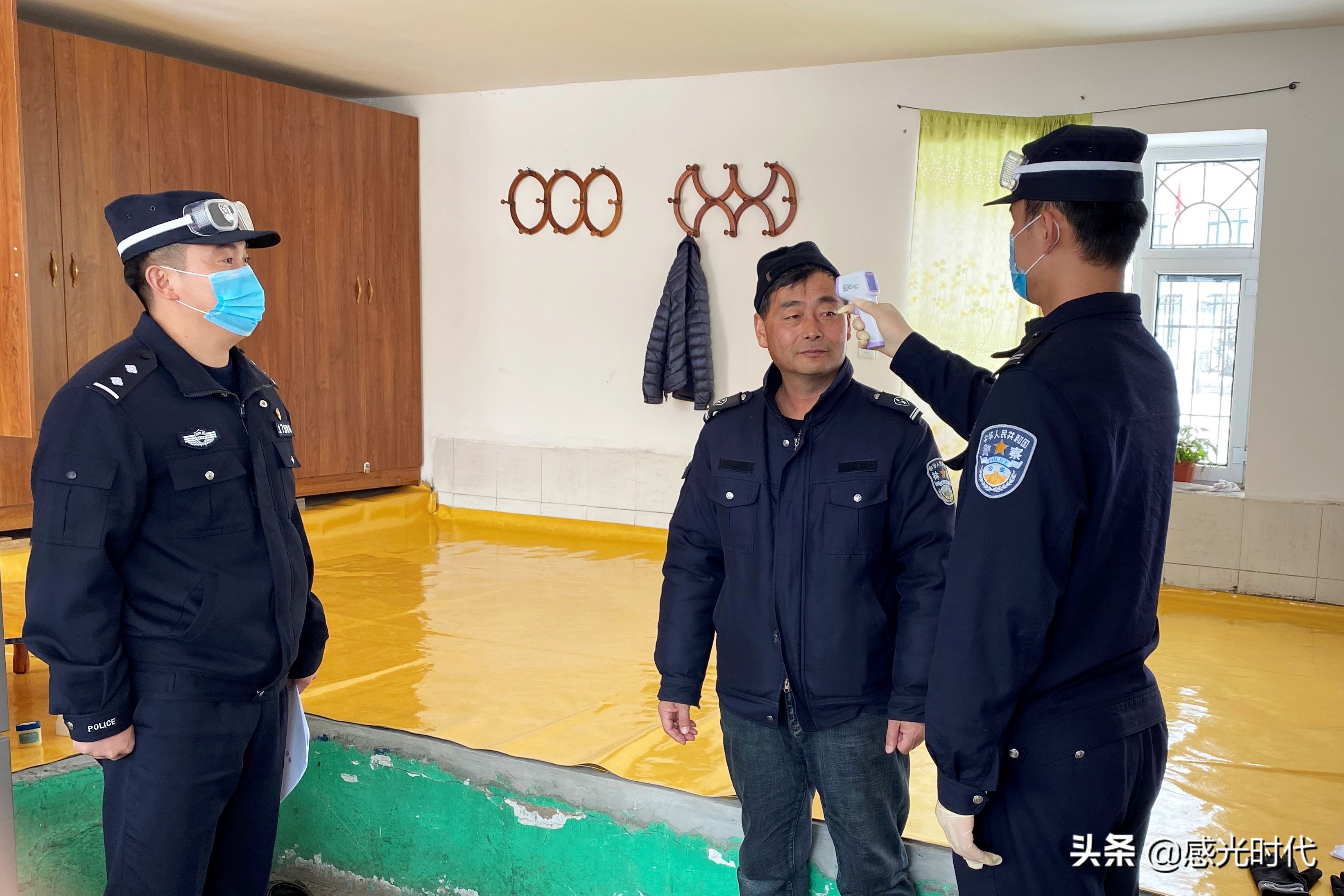 广坪边境检查站开展“学雷锋”主题活动助力疫