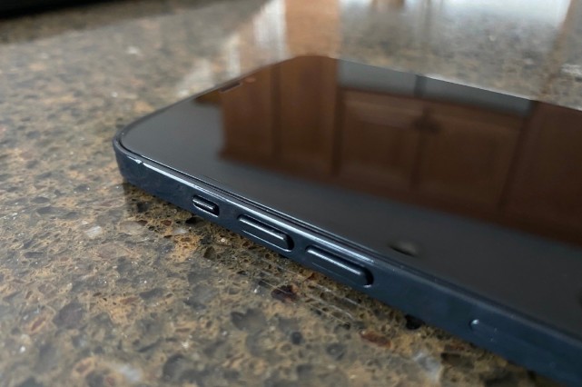 iPhone12真机被曝，中框薄厚感人至深，iPhone6S将迎换置手机潮