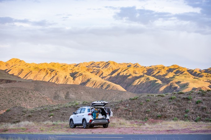Ningxia Zhongwei Highway 66: One side of the desert and the Yellow River, there is also an ancient village hidden