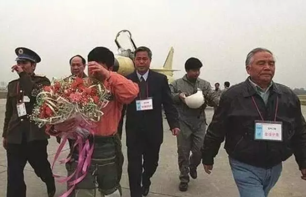歼-10之父宋文骢：为补贴经费他卖面条，家人一直以为他是牙医