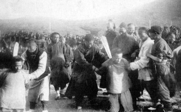 英国人目睹清朝刑场砍头，看到围观群众在欢呼