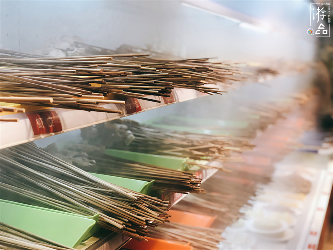 为什么重庆人很少吃串串？锅底没味道，竹签反复用，价格还很贵