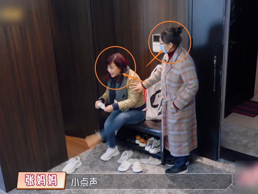 陈松伶大声叫张铎起床，张铎妈妈却嫌她吵到儿