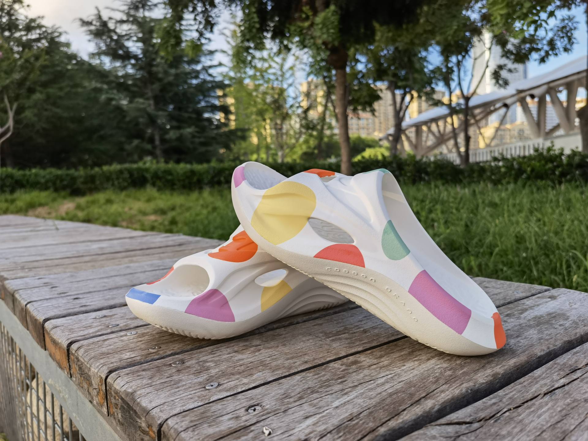 运动之后给你的双脚做个spa，咕咚舒缓拖鞋快速缓解运动疲劳感