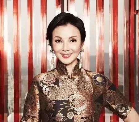 为富豪生5个孩子，婆婆怕她吃苦给4亿分手费，离婚后仍去照料婆婆