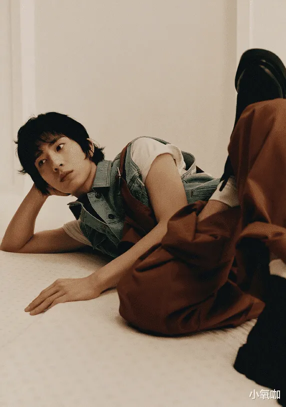 这还是井柏然吗？31岁“整容式”暴瘦登封面，不