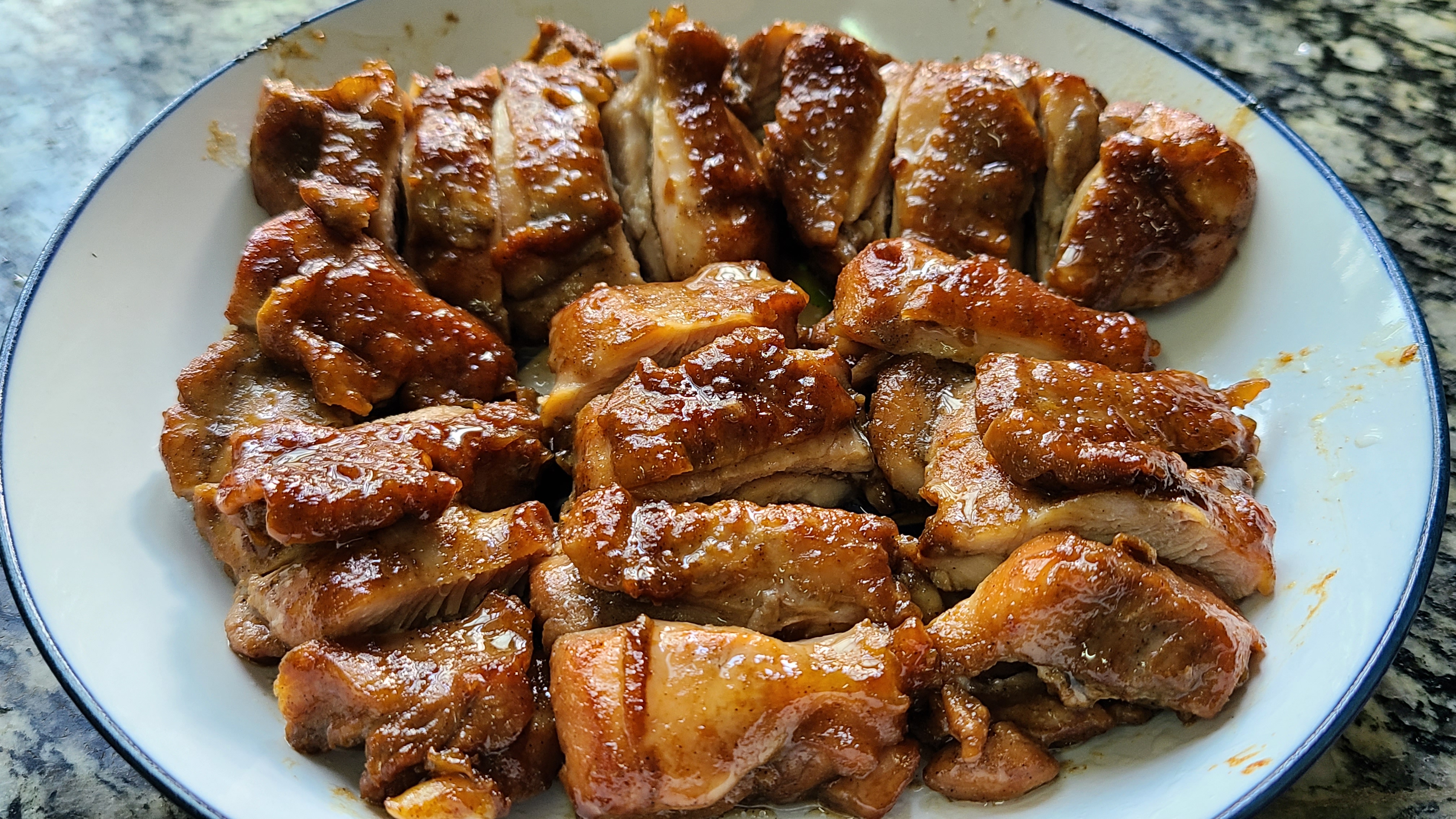 鸡腿别直接炖，广东人教我一个做法，美味好吃，每次都吃光