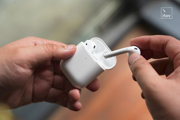 新 AirPods 評測：我戴了 24 小時(shí)，體驗(yàn)到這 6 大變化丨模范評測