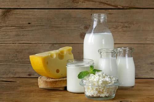 研究发现喝牛奶会增加患乳腺癌危险？营养师：这2种奶可以选