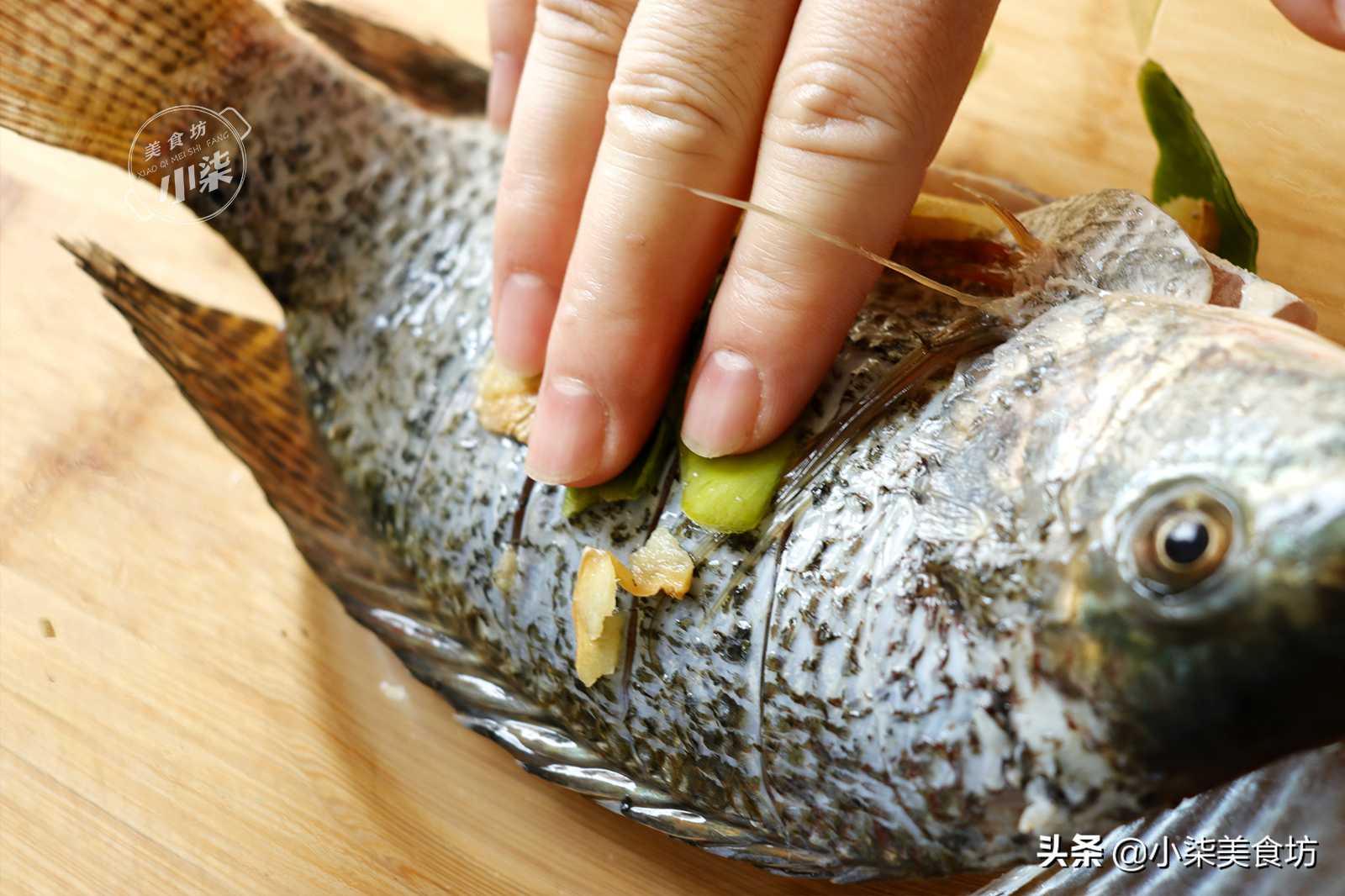 煎鱼时，多加这2步，出锅不粘锅不破皮，学会过年待客非常有面子