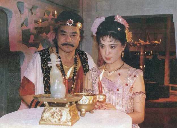 傅艺伟的毁灭史：从“最美妲己”到“阶下囚”，她经历了什么？
