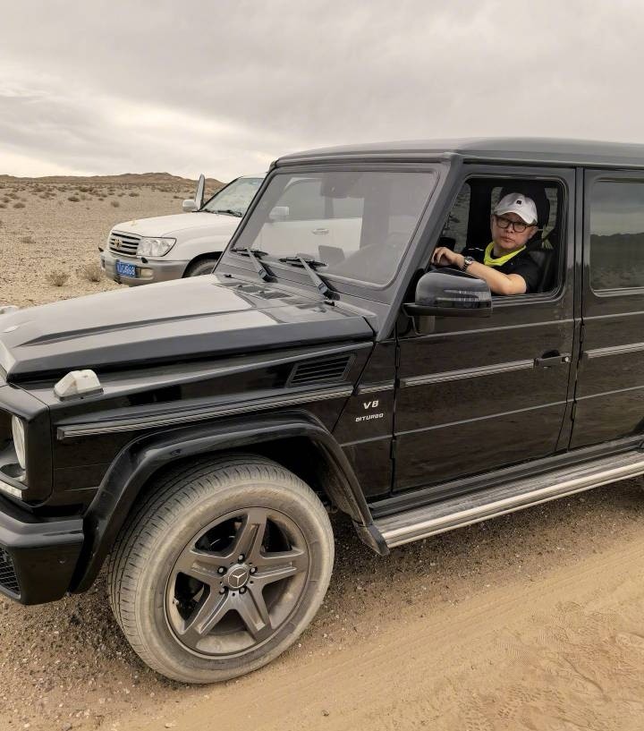 49岁孟非开豪车出游，遭网友吐槽不开国产车，霸气回怼：我愿意