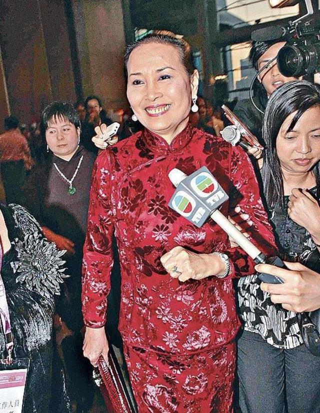 蓝琼缨：14岁嫁赌王，打败梁安琪，逼走利智，77岁成最大赢家