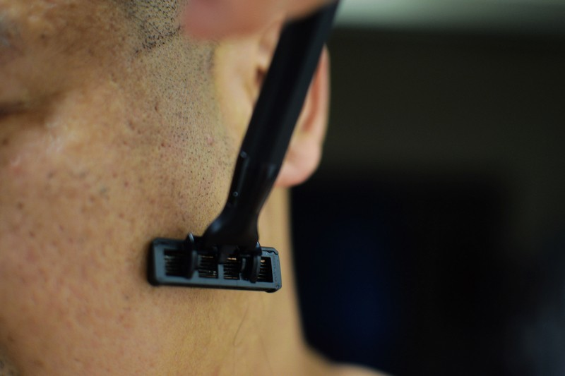 顺滑无感剃须 焕醒手动剃须刀套装