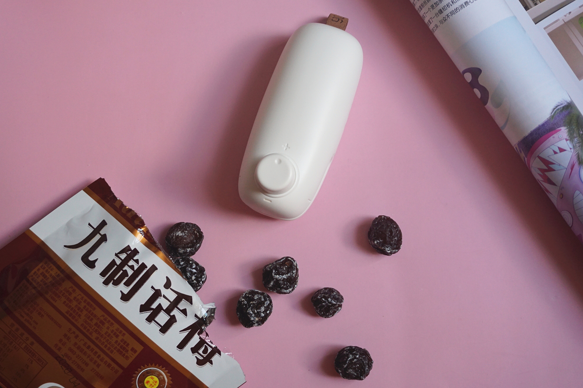 小米有品上架了这款网红生活小帮手：90分便携迷你封口机