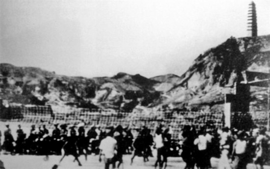 �������˴�ɱë�󶫣������ó�һ����������ϯ�������漴��������