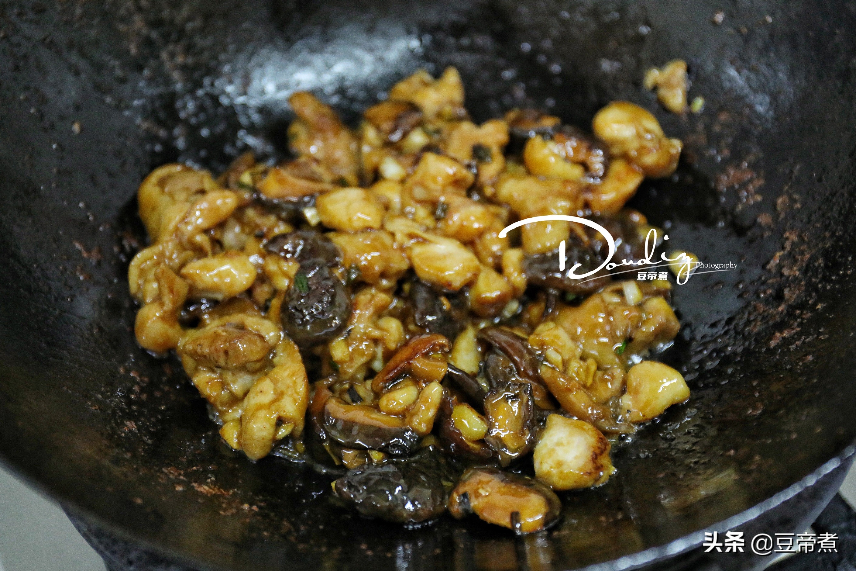 鸡腿新吃法味道香肉质嫩，怎么吃也不腻，我家孩子三天两头就馋