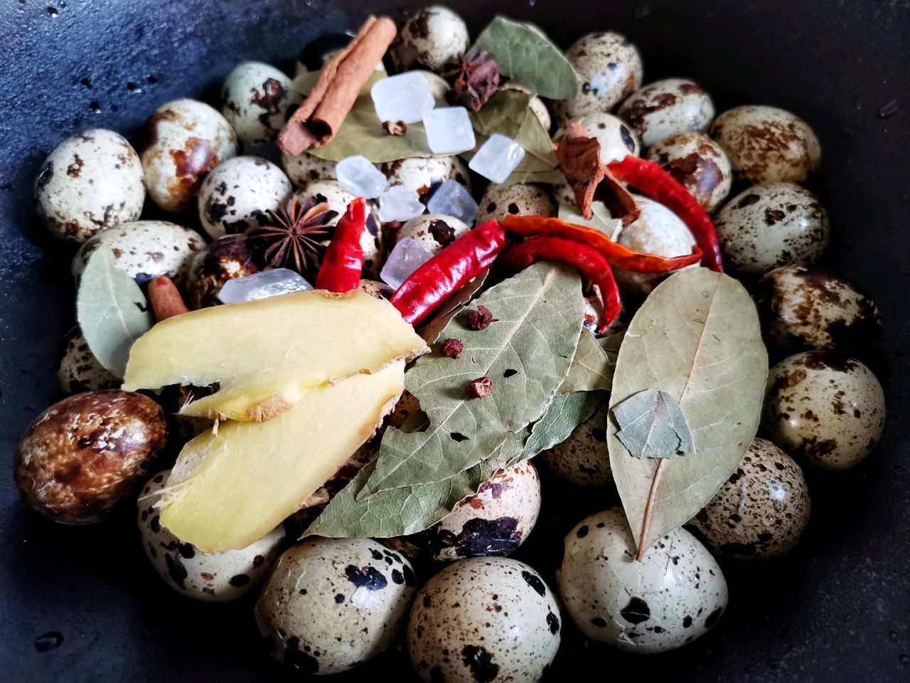 家常五香卤鹌鹑蛋，做法简单，Q弹好吃，一口一个停不下来