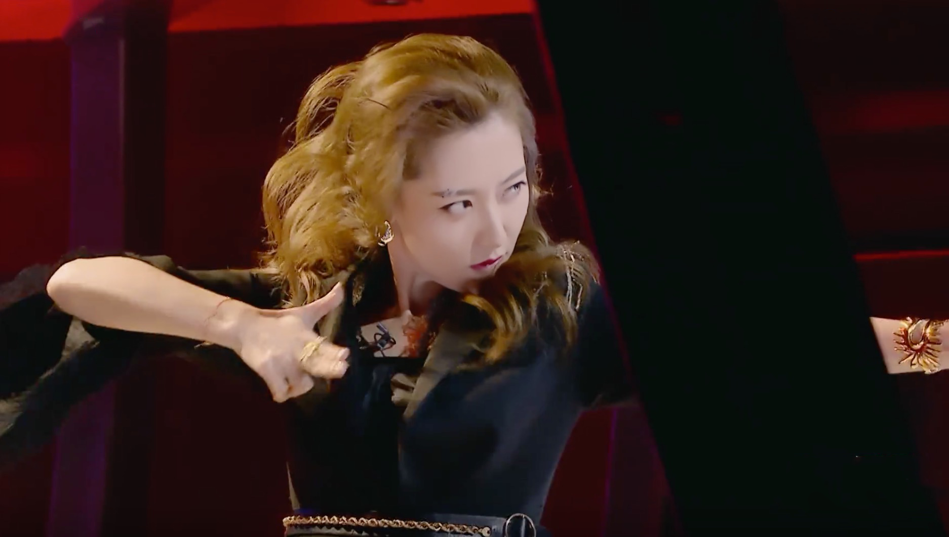 好评率80%，被热捧的“姐姐”是否过度消费？秀才艺还是出洋相？