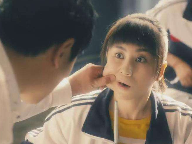 唐艺昕产女出院后，娱乐圈再度传来喜讯，又一