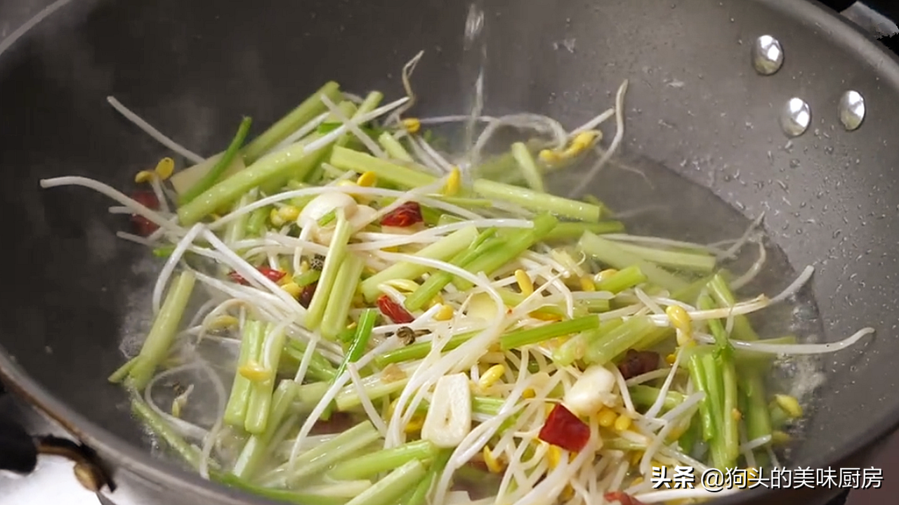麵條別煮著吃了，教你一個做法，我家一周能吃上6回，比肉還香